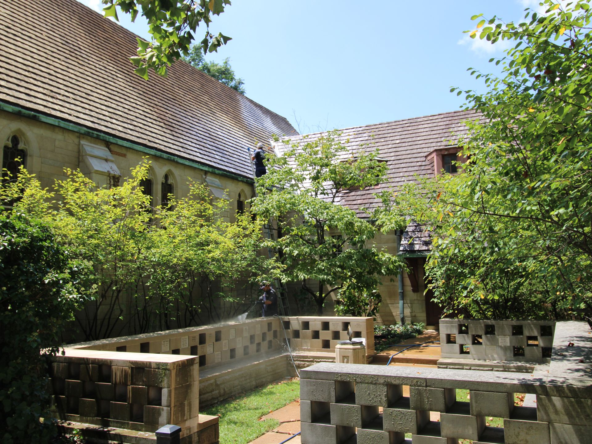 Commercial Roof Cleaning | Roof Washing for Eureka, MO, Businesses